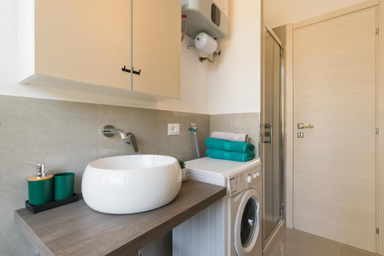 Casa Acqua Marina - 1 Min From The Sea, Wi-Fi & Air Conditioning, Sea View Balcony Bordighera Exterior photo