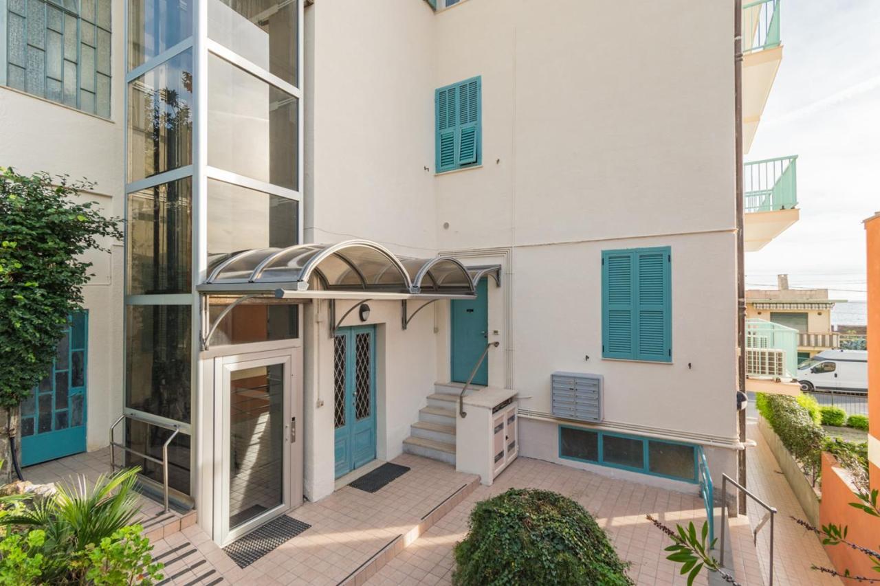 Casa Acqua Marina - 1 Min From The Sea, Wi-Fi & Air Conditioning, Sea View Balcony Bordighera Exterior photo