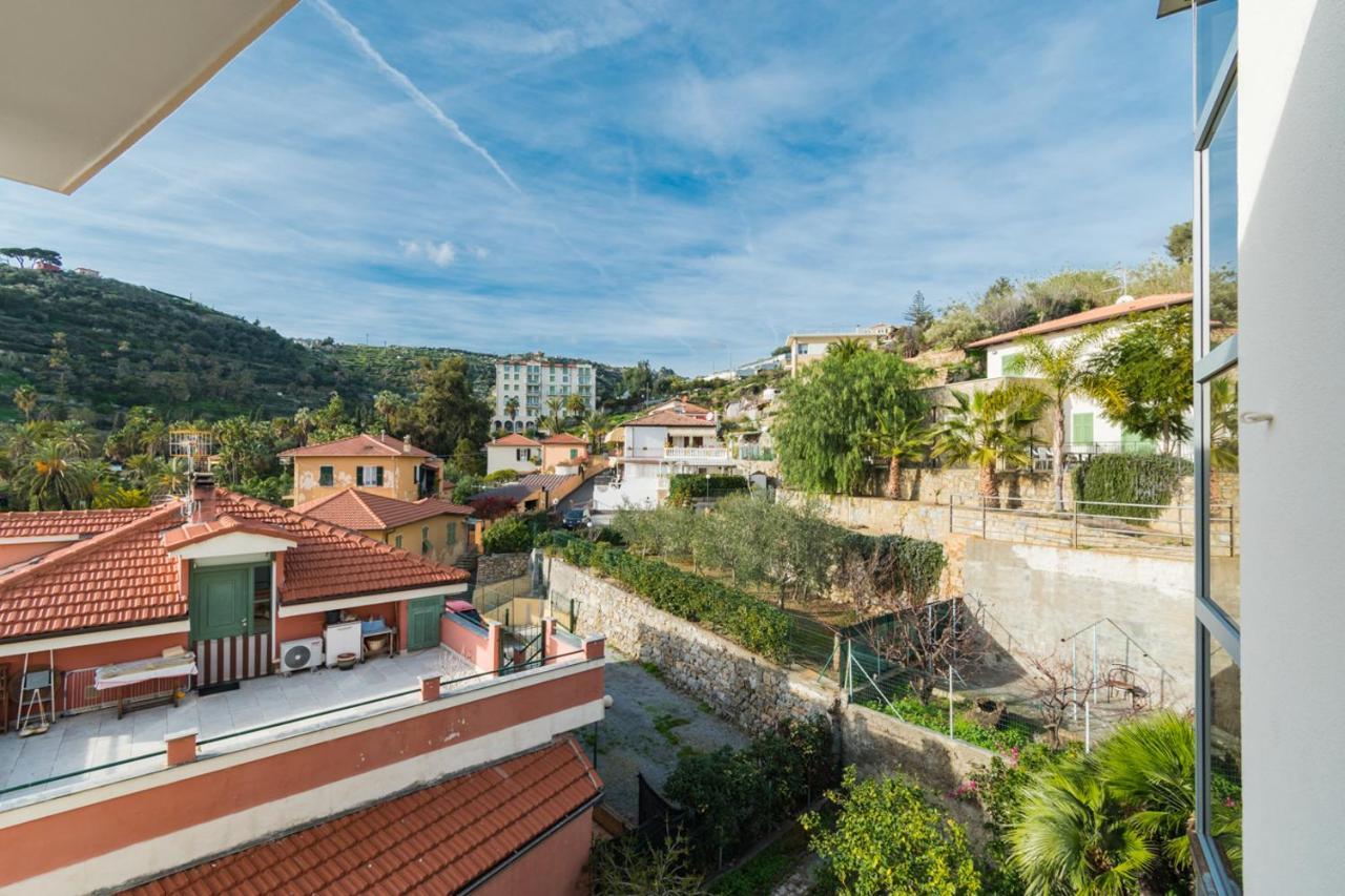 Casa Acqua Marina - 1 Min From The Sea, Wi-Fi & Air Conditioning, Sea View Balcony Bordighera Exterior photo